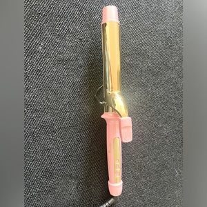 Amrezy x BELLAMI Pink Curling Iron